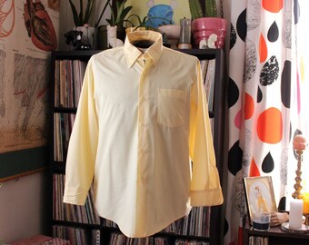 xl mens vintage 1970s button down shirt . butter yellow shirt with button-down collar with long sleeves . 46 inch chest