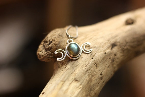 LABRADORITE MOON NECKLACE - Moon Goddess - Moon Jewellery - Star sign - Gemstone - Horoscope - Crescent Moon - Crystal Necklace - Bespoke