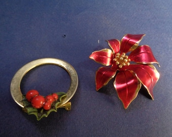 2 Vintage Christmas Pin Brooch, Holly Pin & Holly Wreath Brooch, Vintage Christmas Jewelry, Christmas Gift For Her, Gift Ideas For Mom