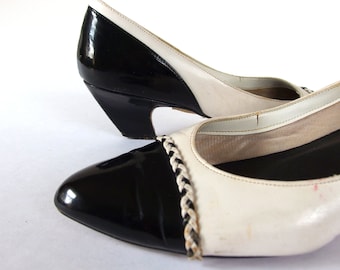Vintage 1980's Black and White Spectator Pumps, Size 10M