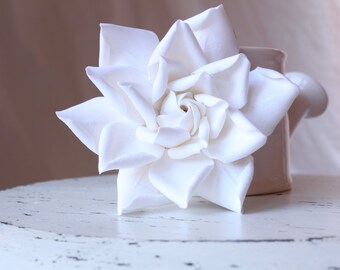 Gardenia hair flower. Hair clip polymer clay flower for wedding. White Gardenia on alligator clip.
