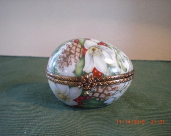 Rochard Limoge Egg Christmas Box