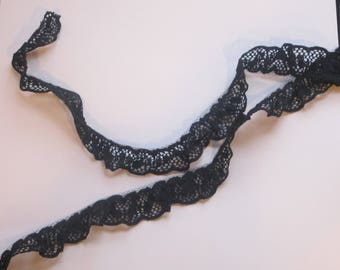 Black Ruffled Edging Lace 2.75 Yards/2.5 meters of 1 Inch/2.35 cm Wide Lace - LRBL-16