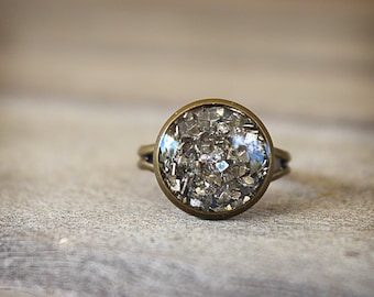 Antique Brass Ring, Adjustable Ring, Glitter Resin Ring, Glitter Ring, Round Ring, Glitter Shards, Silver Gray Glitter, Pewter Glitter