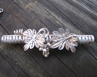 Victorian Sterling Silver Wired Grape Leaf Motif Bar Pin