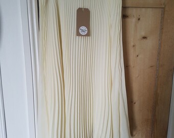 Vintage Cream Pleated Skirt