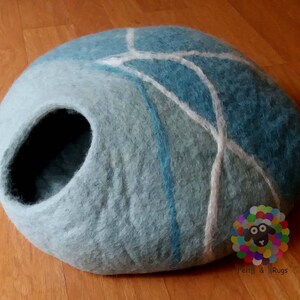 Felt Cat Cave / Cat Bed / Pet Bed / Puppy Bed / Cat House. 100 % Wool Natural Color