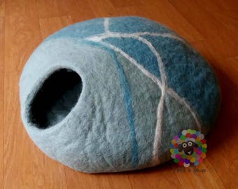 Felt Cat Cave / Cat Bed / Pet Bed / Puppy Bed / Cat House. 100 % Wool Natural Color
