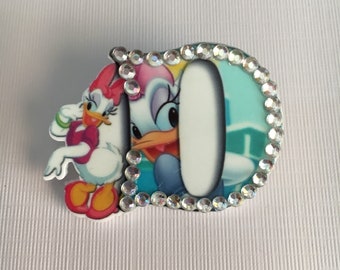 D is for Daisy brooch pin