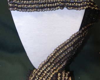 1.90 m of lace, black and gold