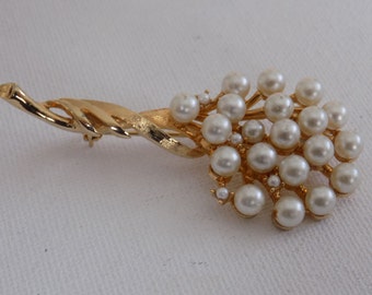 Vintage brooch, signed Keyes pearl filled flower brooch,retro jewelry
