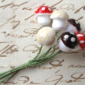 12mm Spun Cotton Mushrooms Red Brown Cream on Floral Wire Germany (6)