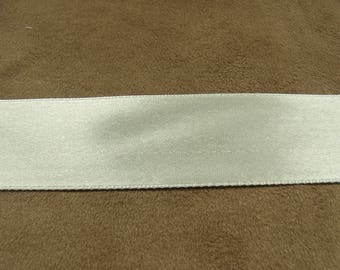 2, 5 cm - broken white satin ribbon