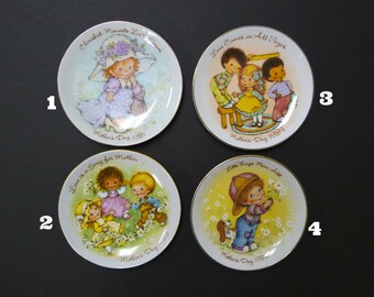 80s mother's day gilded decorative plate by Avon . 1981, 1982, 1983 or 1984