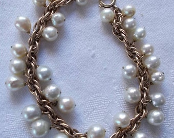 Cultured Pearl Bracelet. (718)