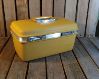 Yellow Makeup Case, Small Vintage Samonsite Suitcase With Key!