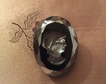 Vintage Intaglio Cameo Brooch