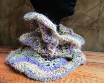 Maxi collar snood lace knit in Noro