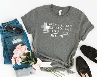 Grey + Sloan Memorial Hospital Intern Graphic Tee, Grey's Anatomy Shirts, Mom Shirt, Funny Tees, Meredith Grey Is My Spirit Animal, Fall Tee