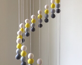 Felt ball mobile Baby mobile Felt balls Cot mobile Nursery decor