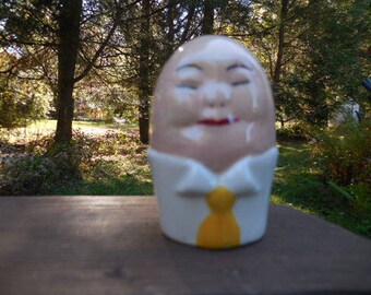 Vintage 1940s to 1960s Salt or Pepper Shaker Retro Single/Orphan Humpty Dumpty Like Egg Shaped White Yellow Tie Face Ceramic/Porcelain