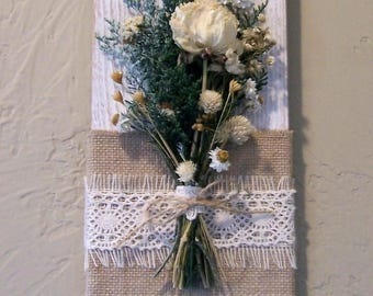 dried flower wall hanging, flower arrangement, dried flower art, country decor, farmhouse decor, country chic decor