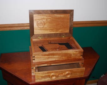 Pistol presentation case