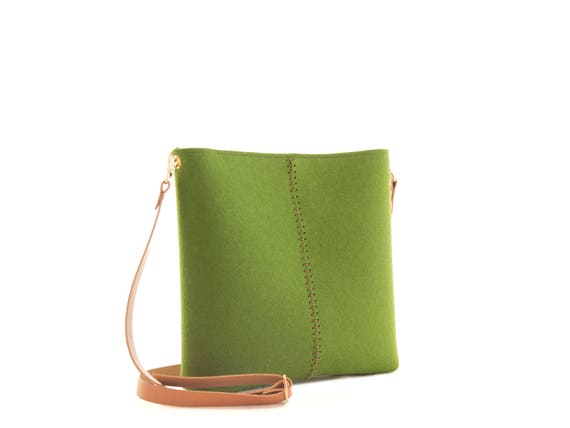 Small crossbody bag / wool felt bag / felt crossbody bag / small womens bag / green bag / made in Italy