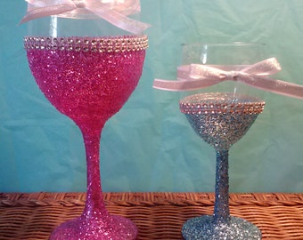 Glitter Wine Glasses, Bridal Shower Favors, Wedding Favors, Bridesmaid Gift, (8.5oz, 12oz, or 20oz) (glass) (Your Choice of Color)