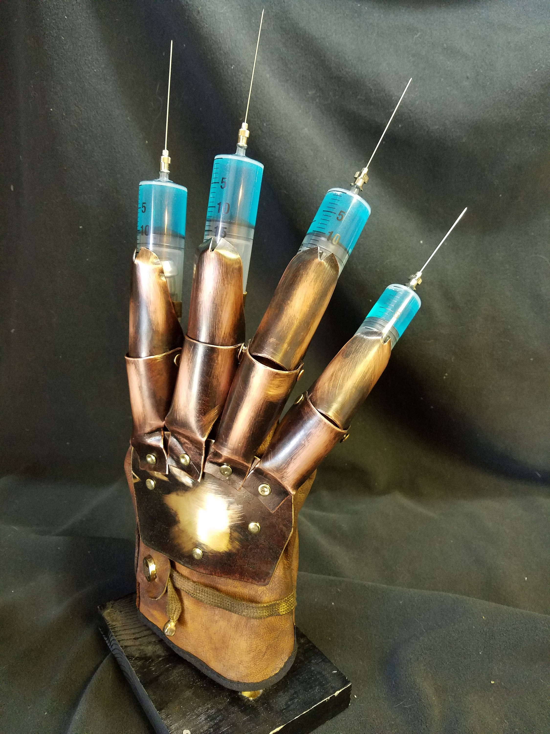 freddy syringe fingers