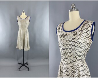 Vintage 1950s Dress / 50s Day Dress / 1950 Summer Sundress / Ivory Dress / Novelty Print Dress