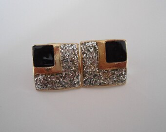 Vintage earrings, classic style.