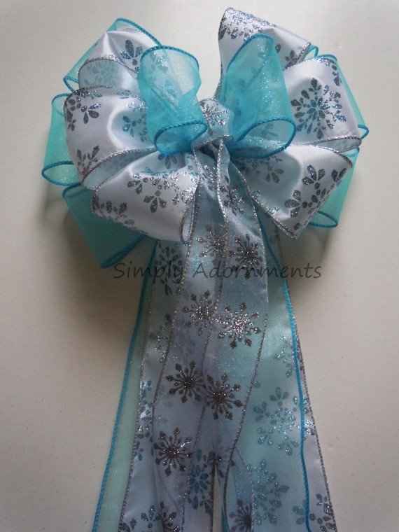 Items similar to White Blue Snowflakes Wedding Bow Blue White