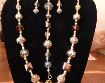 Goldtone Eclectic jewelry set,