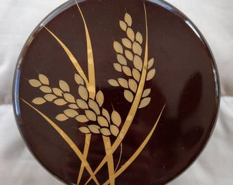 Round trinket box with gold foliage