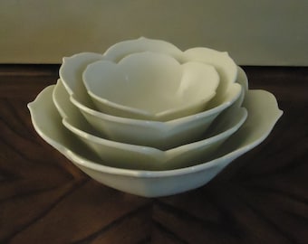 Vintage Set of 4 Nesting Lotus Bowls