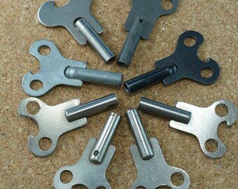 8 ANTIQUE CLOCK KEYS / large keys / vintage key / old keys No.00493