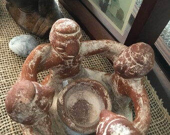 Vintage terra-cotta circle of friends