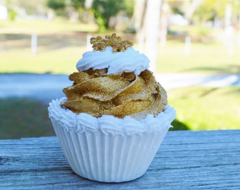 Christmas Cupcake (fake)