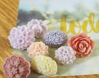 Flower tacks, bulletin board pins, decorative tacks