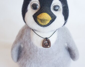 Little penguin. Needle felted. OOAK. 9,45 inch.