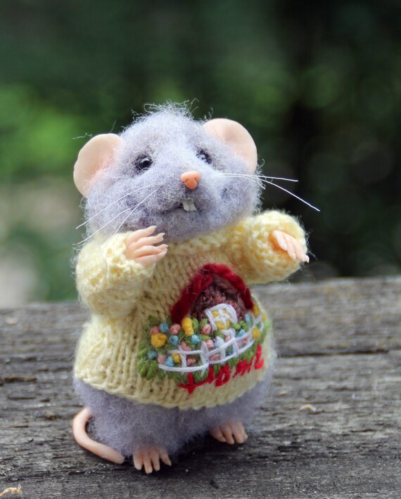 realistic mouse toy