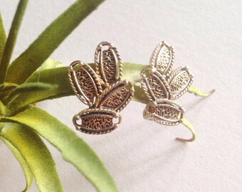 Vintage Gold Tone Abstract Clip-On Earrings - Sarah Coventry costume jewelry minimalist