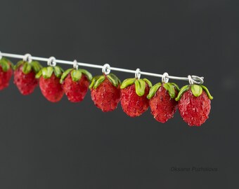 Artisan lampwork strawberry beads , Glass strawberry bead, 1 pc berry lampwork beads, lampwork bead with handmade strawberry