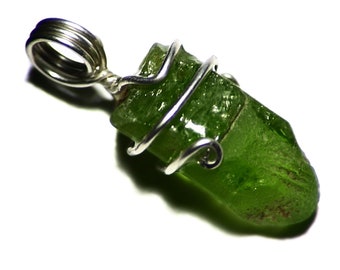 Green Peridot Necklace, Raw Peridot Crystal Point Jewelry (16.8 ct) Peridot Crystal Pendant, Raw Birthstone Peridot Necklace For Girlfriend