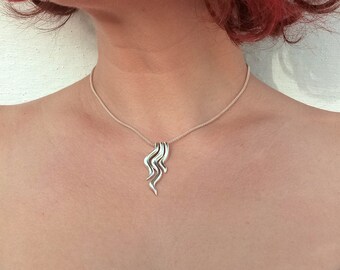 Three wave lines pendant necklace