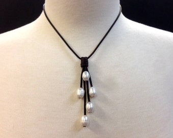 Leather and Freshwater Pearl Necklace (Jennifer-NP)