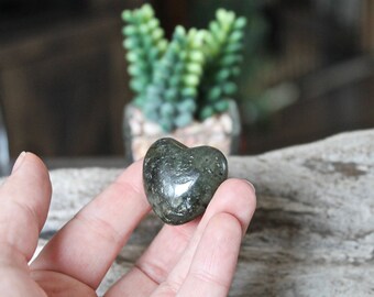 Labradorite Heart Stone, Wiccan Altar Supplies, Crystal Healing Stone, Wiccan Stone, Natural Labradorite Specimen, LOVE, Gemstone Heart