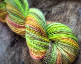 The kiss - supreme corridale wool - single thread handspun shawl yarn 103gr 460m