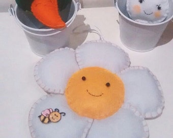 Felt Daisy to hang